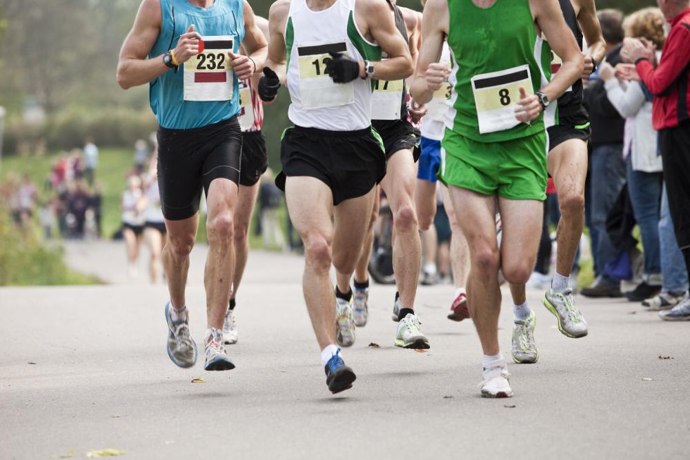 Do marathon runners stop to pee?